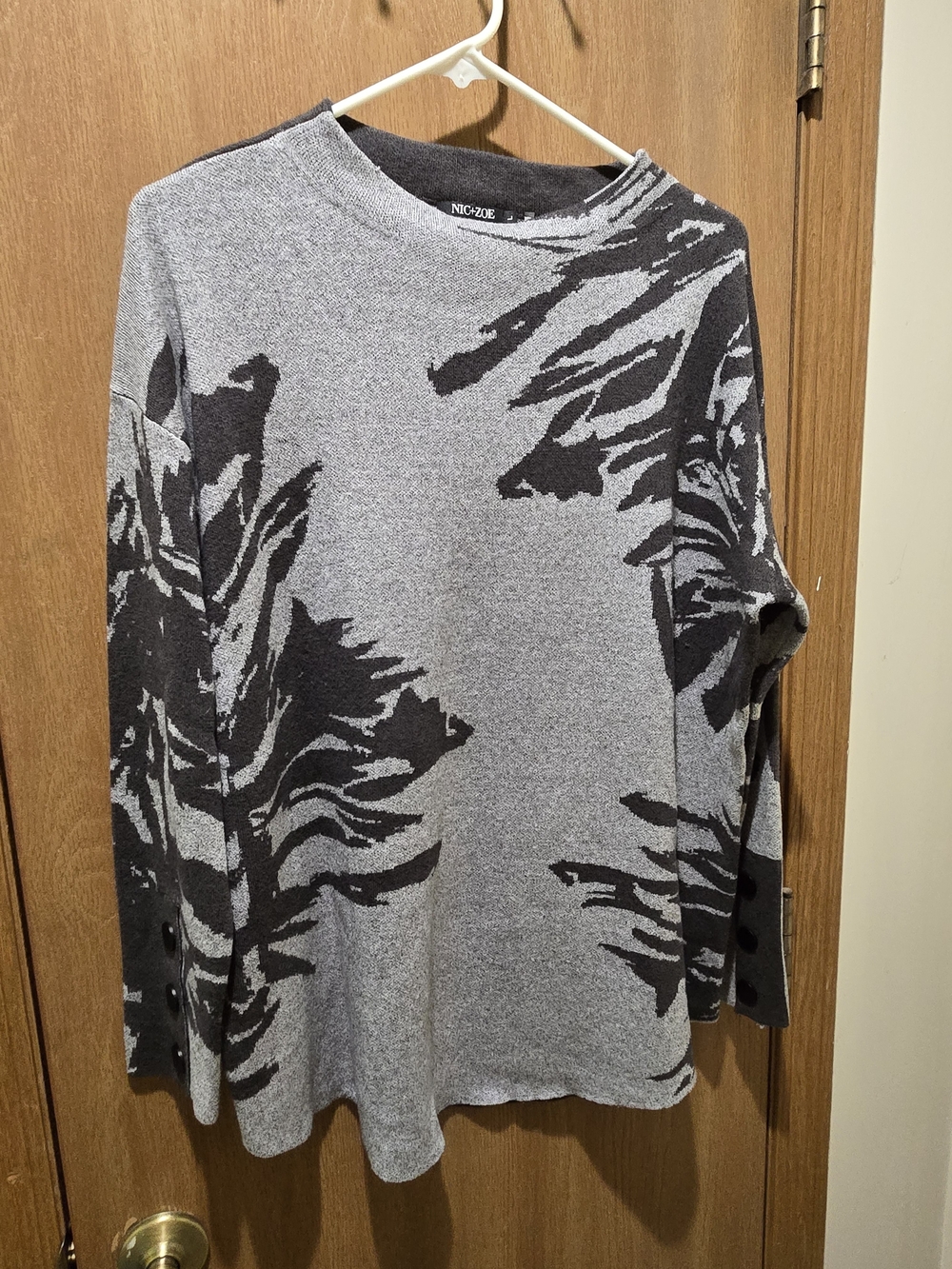 NIC+ZOE Gray & Black Abstract Knit Pullover